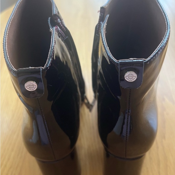 NWT Antonio Melani 7.5.   Gorgeous, stylish burgundy color - Picture 4 of 8